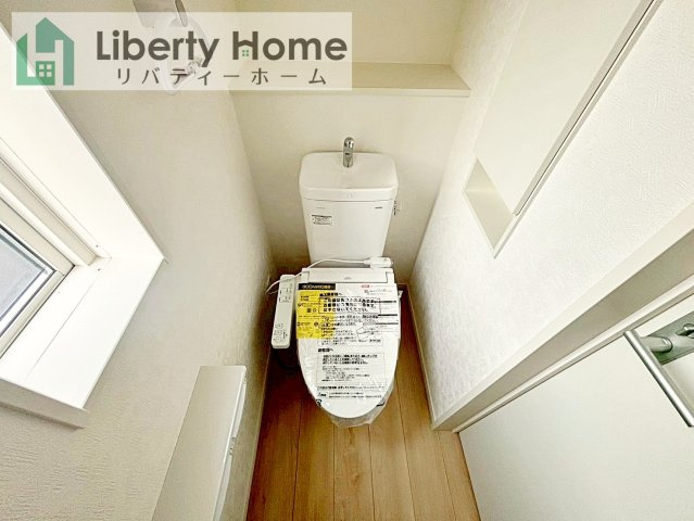 つくばみらい市小絹第4　新築戸建　5号棟のトイレ