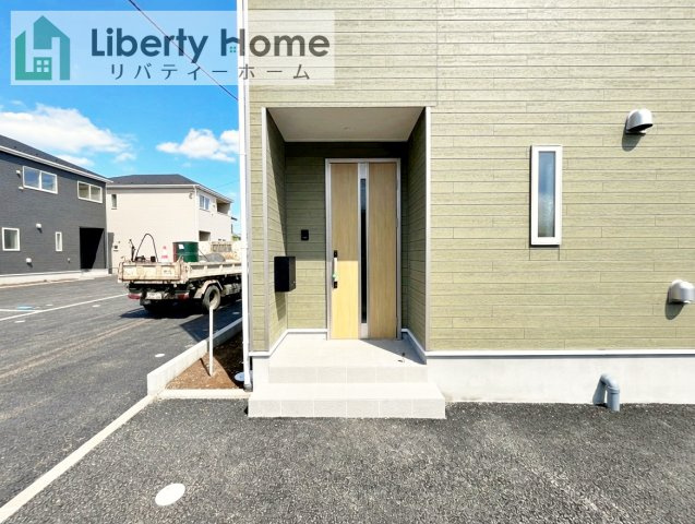つくばみらい市小絹第4　新築戸建　5号棟のエントランス