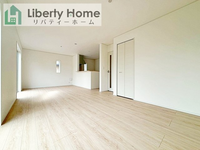 つくばみらい市小絹第4　新築戸建　5号棟の居間・リビング