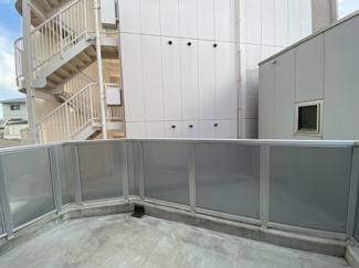 【バルコニー】 | FRIENDS APARTMENT | 広々としたルーフテラスになります！