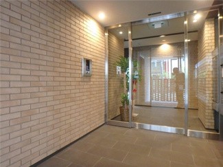 【エントランス】 | FRIENDS APARTMENT | 安心なオートロックのエントランスです。