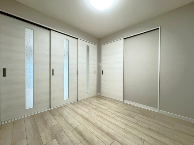 ２０２５年７月リフォーム完了◆２沿線利用可能◆ペット飼育可能◆周辺環境充実◆ファミール伏見B棟の洋室|洋室