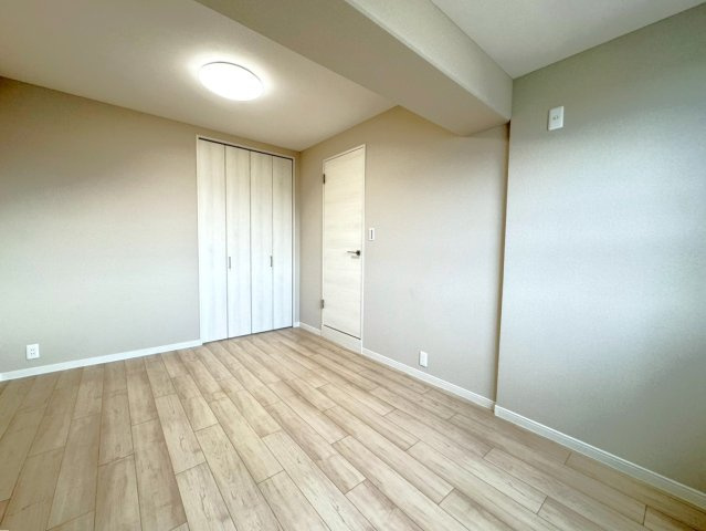 ２０２５年７月リフォーム完了◆２沿線利用可能◆ペット飼育可能◆周辺環境充実◆ファミール伏見B棟の洋室|洋室