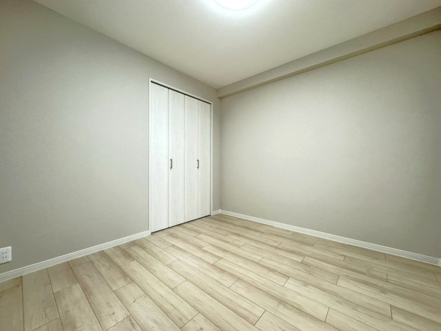 ２０２５年７月リフォーム完了◆２沿線利用可能◆ペット飼育可能◆周辺環境充実◆ファミール伏見B棟の洋室|洋室