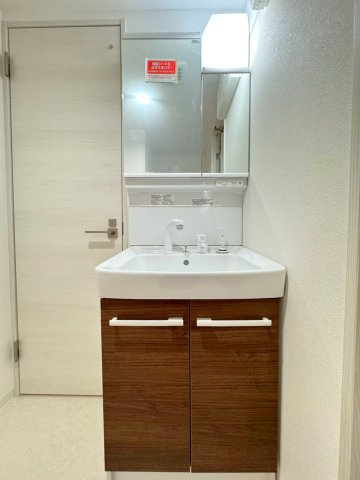 ２０２５年７月リフォーム完了◆２沿線利用可能◆ペット飼育可能◆周辺環境充実◆ファミール伏見B棟の独立洗面台|独立洗面台