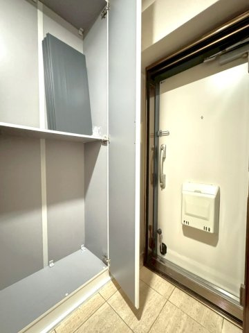 ２０２５年７月リフォーム完了◆２沿線利用可能◆ペット飼育可能◆周辺環境充実◆ファミール伏見B棟の玄関|玄関