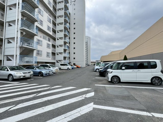 ２０２５年７月リフォーム完了◆２沿線利用可能◆ペット飼育可能◆周辺環境充実◆ファミール伏見B棟の駐車場|駐車場