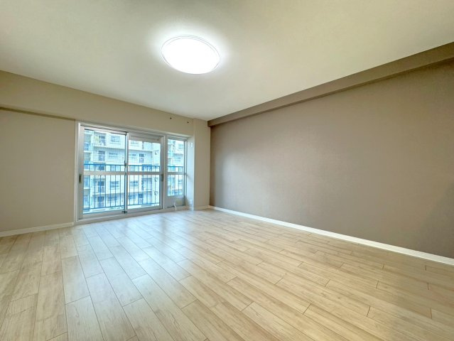 ２０２５年７月リフォーム完了◆２沿線利用可能◆ペット飼育可能◆周辺環境充実◆ファミール伏見B棟の居間・リビング|リビング