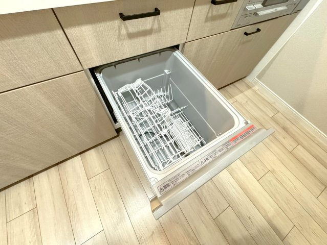 ２０２５年７月リフォーム完了◆２沿線利用可能◆ペット飼育可能◆周辺環境充実◆ファミール伏見B棟のキッチン|食器洗浄乾燥機