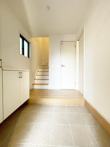 大宮西野山町の玄関