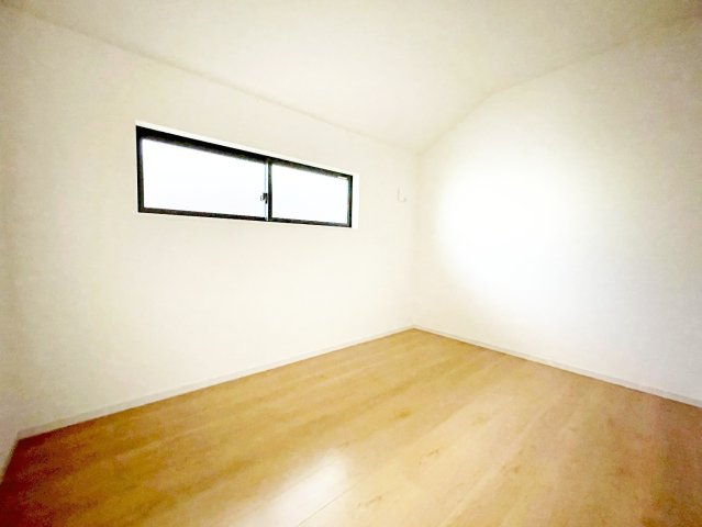 大宮西野山町の洋室