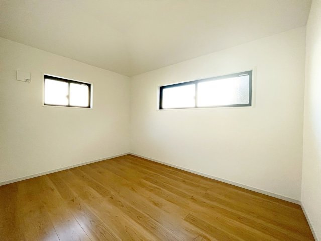 大宮西野山町の洋室