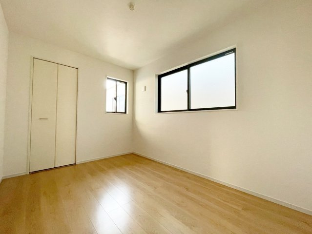 大宮西野山町の洋室