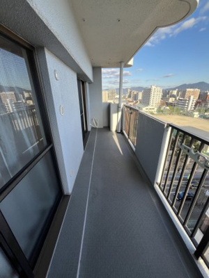 【バルコニー】 | コスモテール吉塚 | 東南向きなので洗濯物もよく乾きそうです☆