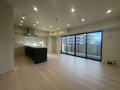 【居間・リビング】 | ランドアーク長丘 | 南向きなので陽当たり良好です☆居心地が良いリビングになりそうですね♪