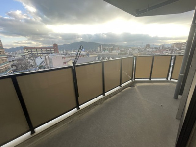 【バルコニー】 | ランドアーク長丘 | バルコニーが広いので洗濯物も干しやすそうです☆