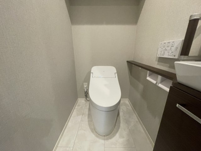 【トイレ】 | ランドアーク長丘 | 縦型トイレはお掃除しやすいですよ♪