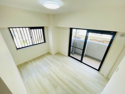 【洋室】 | エスポワール南福岡 | 大きな窓があるので陽当たり良好です☆