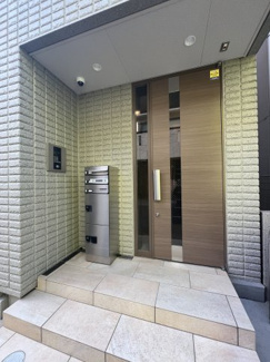 【エントランス】 | オートロック完備でセキュリティ面も安心