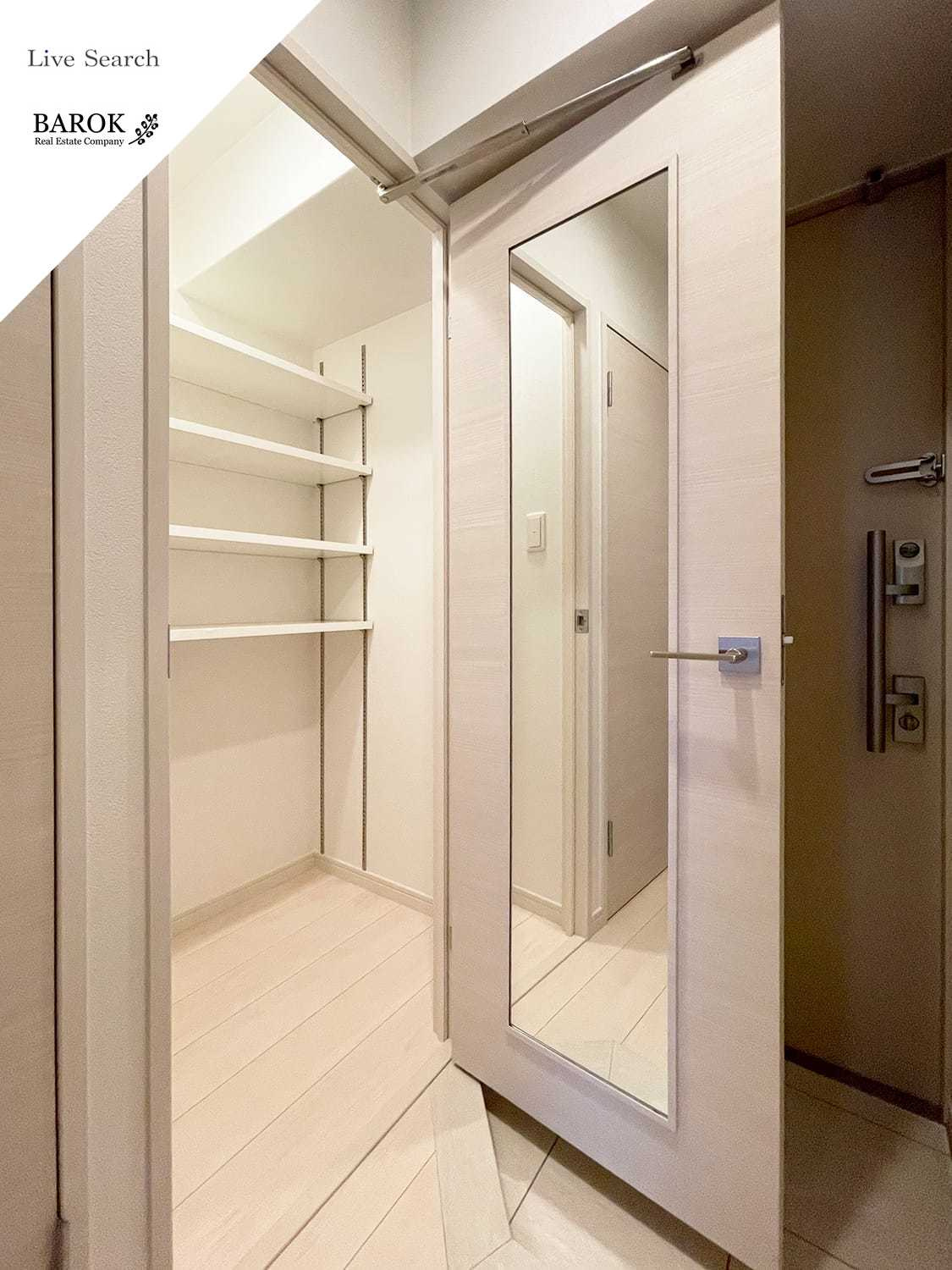 福岡市博多区千代２丁目の賃貸マンションの玄関