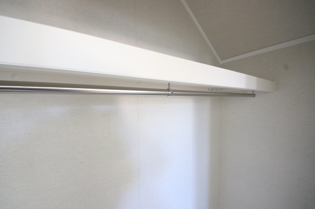 【収納】 | 収納力も自慢です。お洋服がお好きなお客様も多いですよね、衣替えをしなくてもお洋服をしまっておけそうなくらいの広さですね！
