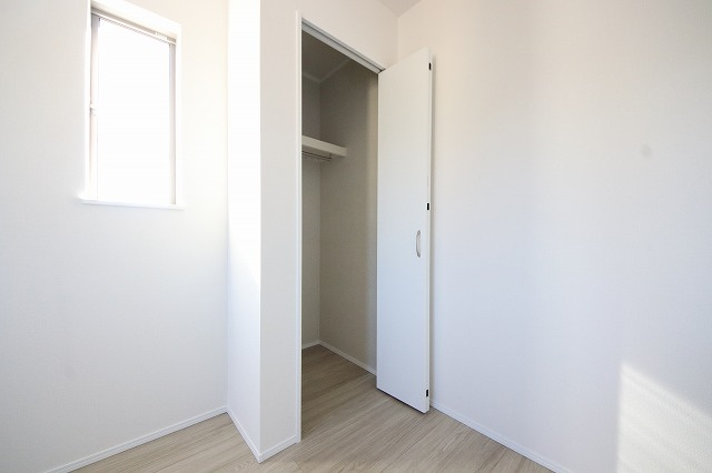 【内装】 | ご家族様のプライベート空間が確保できる素敵な間取りです。また敷地ゆったりですので、おうち時間を楽しむのにもぴったりですね♪
