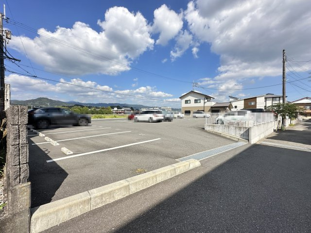 リーヴァかもべの駐車場