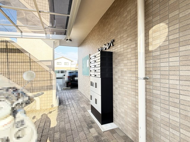 リーヴァかもべのエントランス