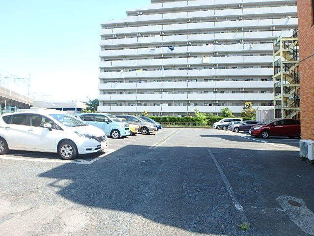 ラヴェール２１ の駐車場