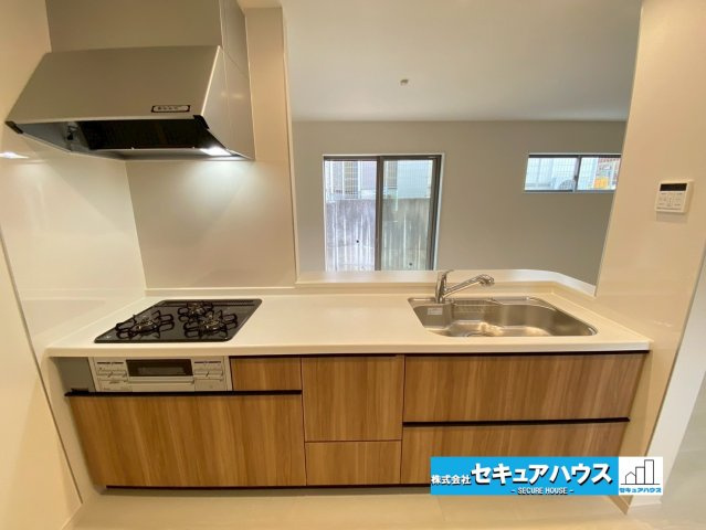 【同施工物件ご案内可能】知多市金沢字郷中　全4棟の居間・リビング|【LDKイメージ】
◆日当たりが良く温かい広々リビングは家族の団らんスペースになります。