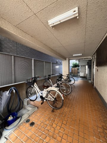メゾン金子の駐車場