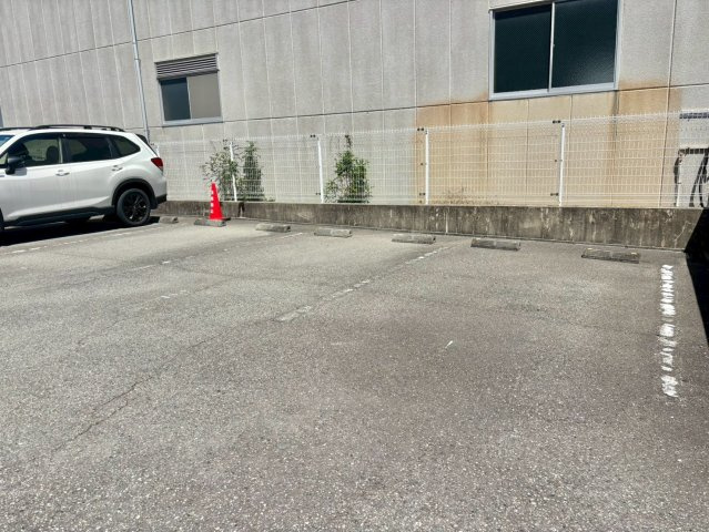 ヴァン　エステート　北在家の駐車場
