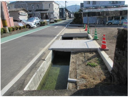 土佐市高岡町甲　(建築条件なし)売土地の前面道路含む現地写真