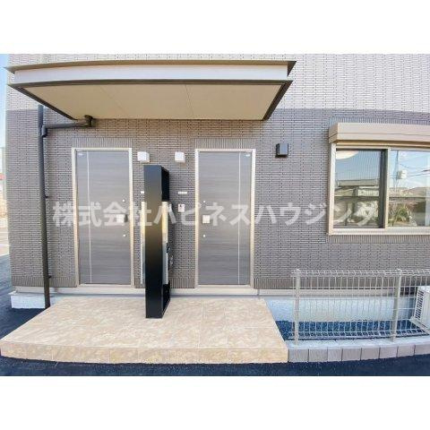 メゾン・グリシーヌのエントランス|毎日通るエントランスはこのようになっています