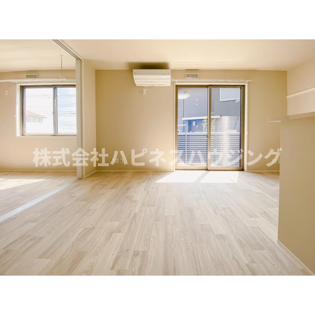 メゾン・グリシーヌの居間・リビング|使いやすい居間です