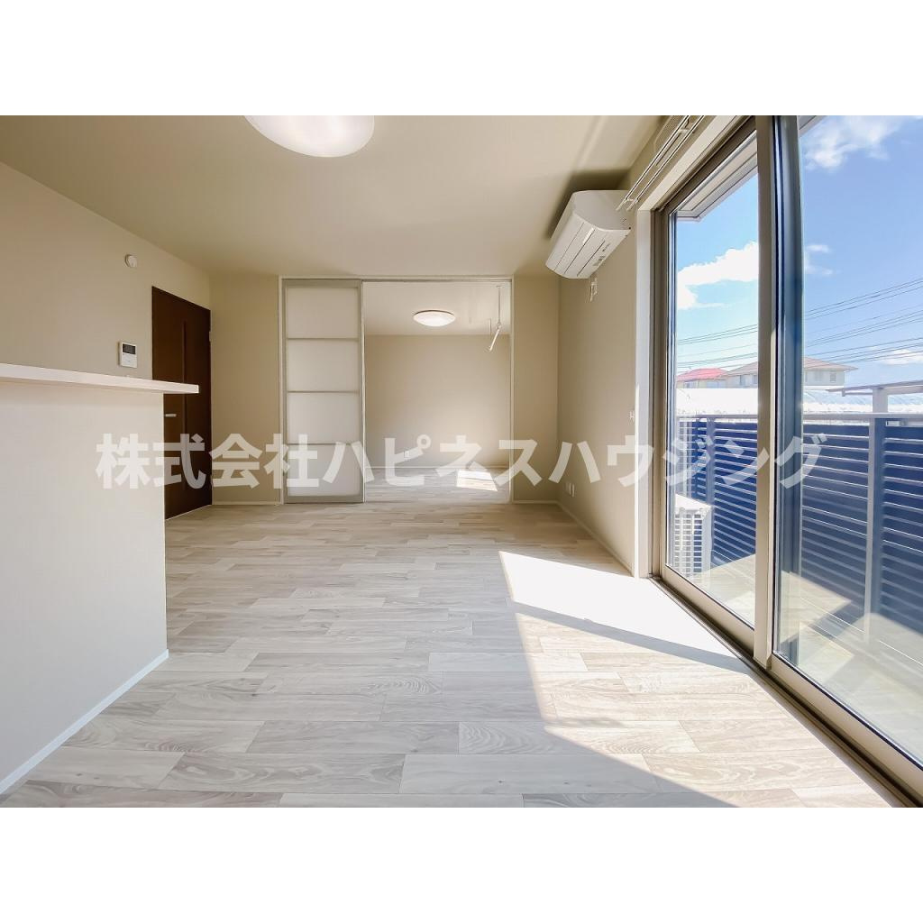 メゾン・グリシーヌの内装|おしゃれな居間です