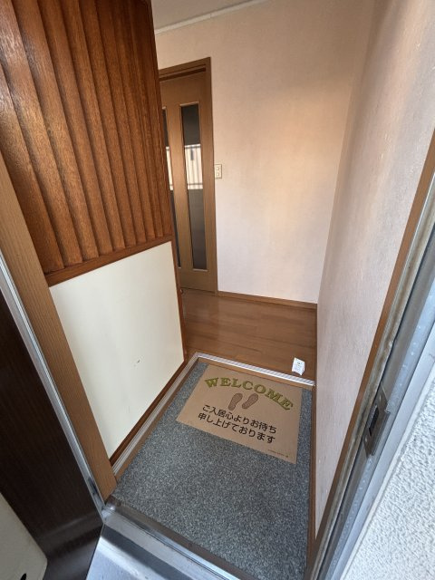 井上ハイツの玄関