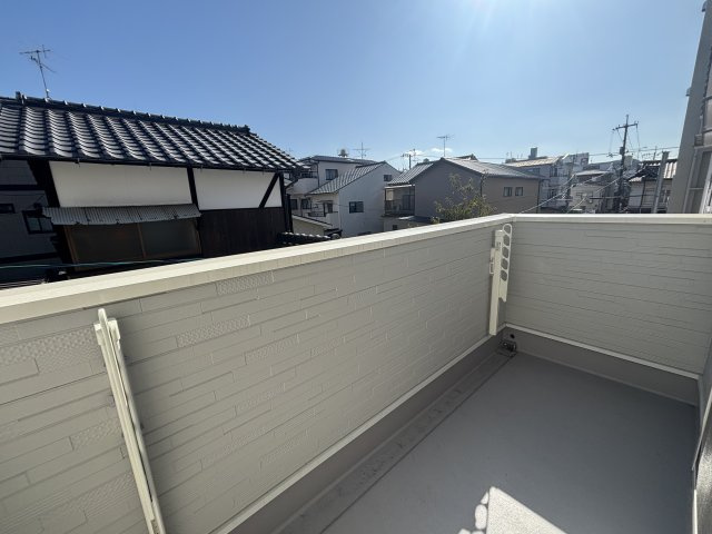 南区宇品御幸4丁目のバルコニー|広さのあるバルコニーは陽当たりも良く、洗濯物やお布団もしっかり干せます♪