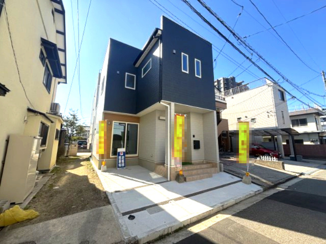 南区宇品御幸4丁目の駐車場|駐車スペースも確保された外観です。