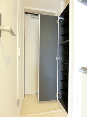 【玄関】 | リブリ・セント ファミリアⅡ