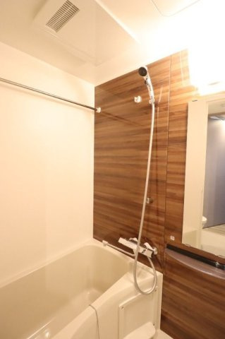 ジェノヴィア学芸大学の浴室