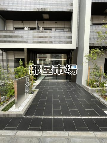 ステージグランデ台東根岸アジールコートのエントランス