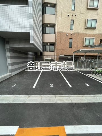ステージグランデ台東根岸アジールコートの駐車場