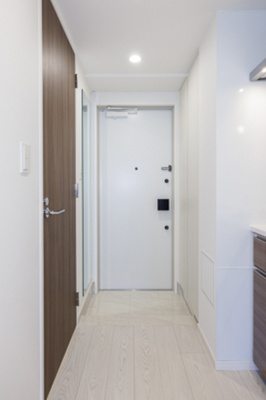 【玄関】 | オアーゼ新宿西落合レジデンス | ※写真は同タイプ住戸です。