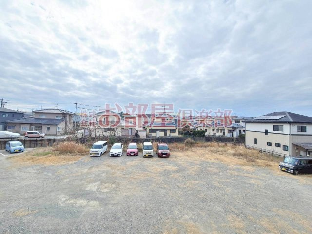 ルネス荒木五番館の駐車場