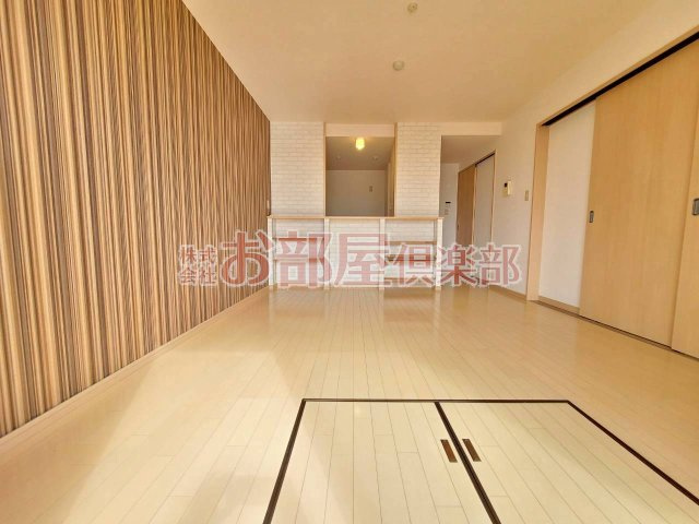 ルネス荒木五番館の居間・リビング|こちらのリビングで趣味の時間をお楽しみください
