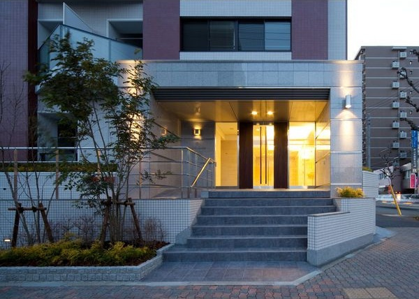 YZ mahoroba(ワイズ　マホロバ)のエントランス