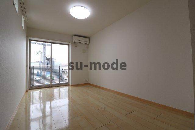 鶴野リバーサイドテラスの居間・リビング