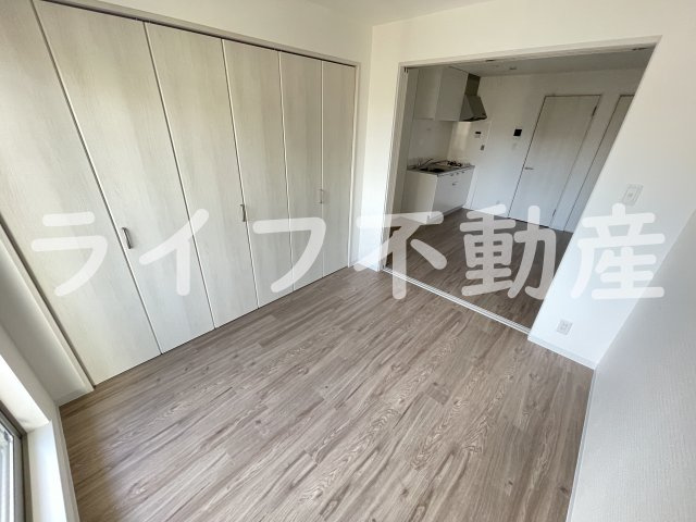 アイエア長瀬の洋室|明るい洋室です