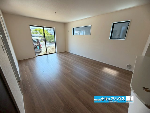【本日ご案内可能】知多市金沢字郷中　全4棟の居間・リビング|【LDK】
◆日当たりが良く温かい広々リビングは家族の団らんスペースになります。